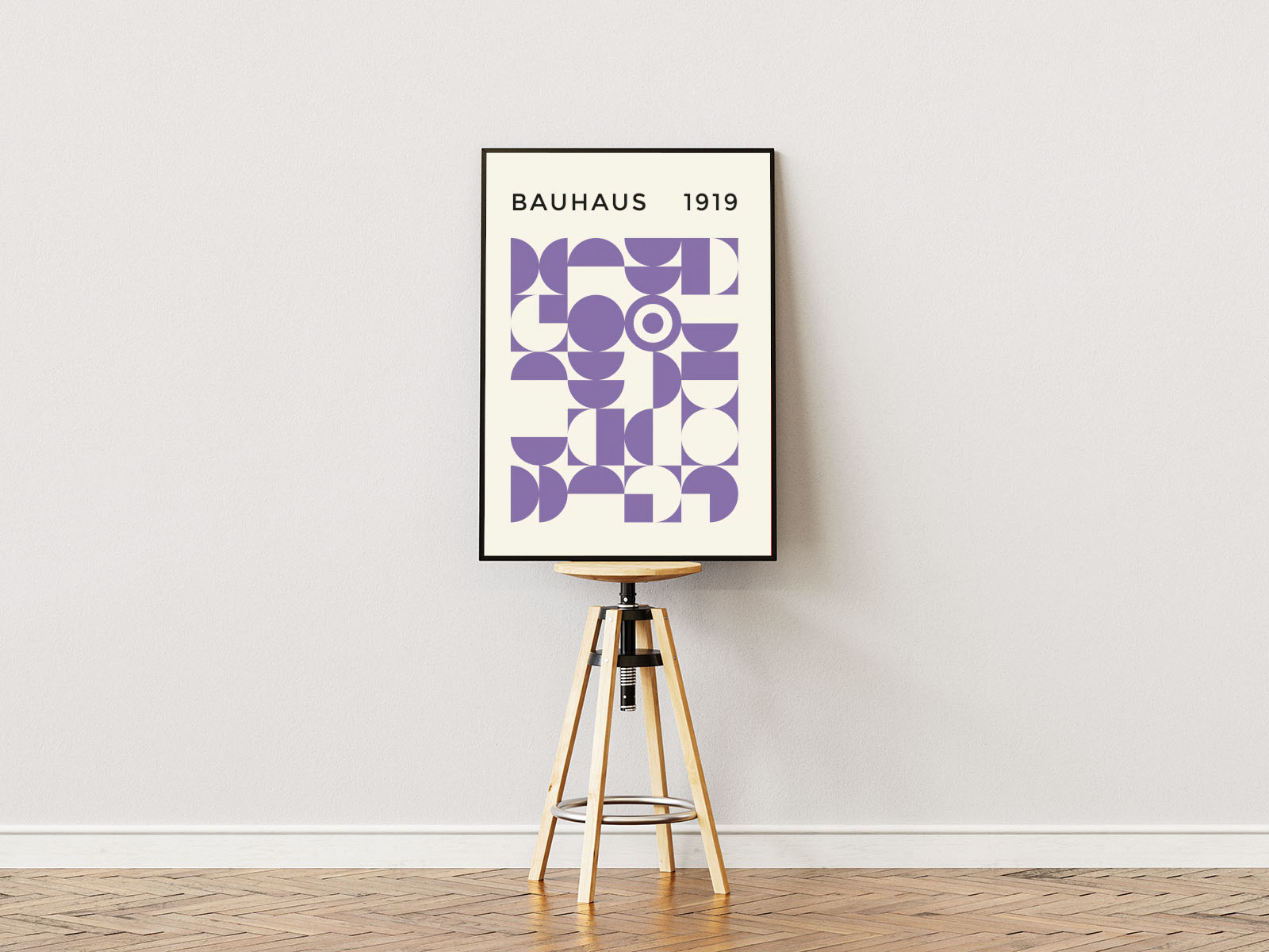 Poster ständer  Poster mit Rahmen Bauhaus Ausstellung 1919 mit Geometrischen Formen mit Kreisen Halbkreisen in violett mit Überschrift auf Beigen hintergrund  