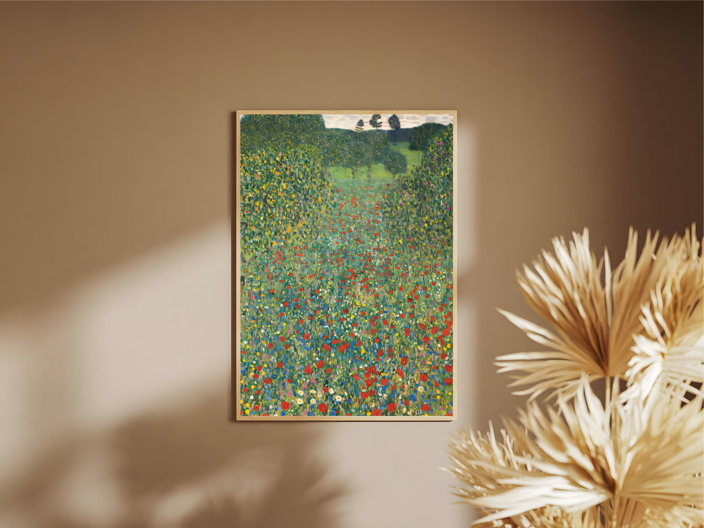 Holzrahmen Poster mit Rahmen gezeichnetes gemaltes Gemälde Gustav Klimt von Mohn und blühenden Blumen und Mohn mit bäumen natur landschaft rot grün gelb