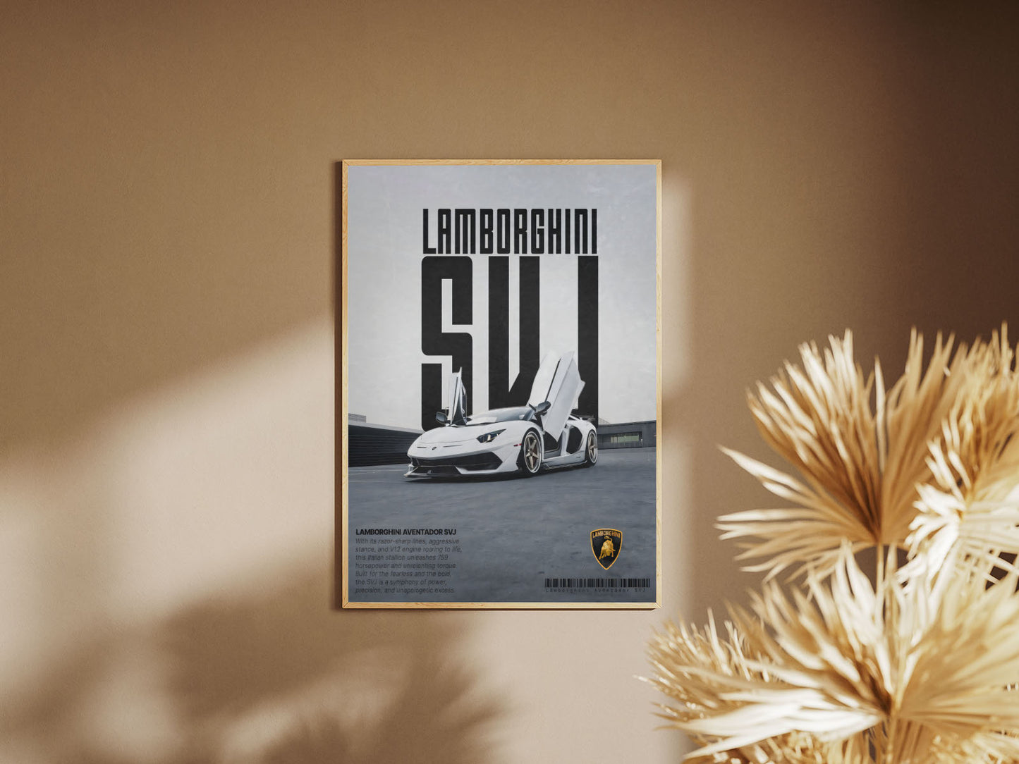 Holzrahmen Close-up Poster mit Rahmen von Lamborghini SVJ mit überschrift und beschriftung und Logo weißes Auto graueer hintergrund silber