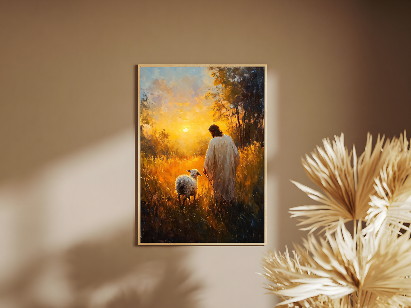 Holzrahmen Poster mit Rahmen von einer Landschaft mit Jesus von hinten mit Schaf als hirte und Sonnenuntergang und Natur in orange gelb schwarz weiß