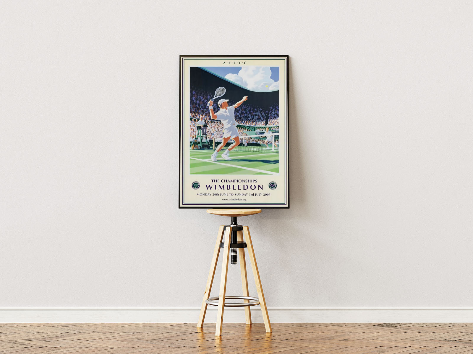 Poster Ständer Poster mit Rahmen Tennisspieler im Tennisstadium mit Publikum auf Tennisplatz im gezeichneten Vintage Stil mit beschriftung und beiger umrandung beige grün weiß schwarz