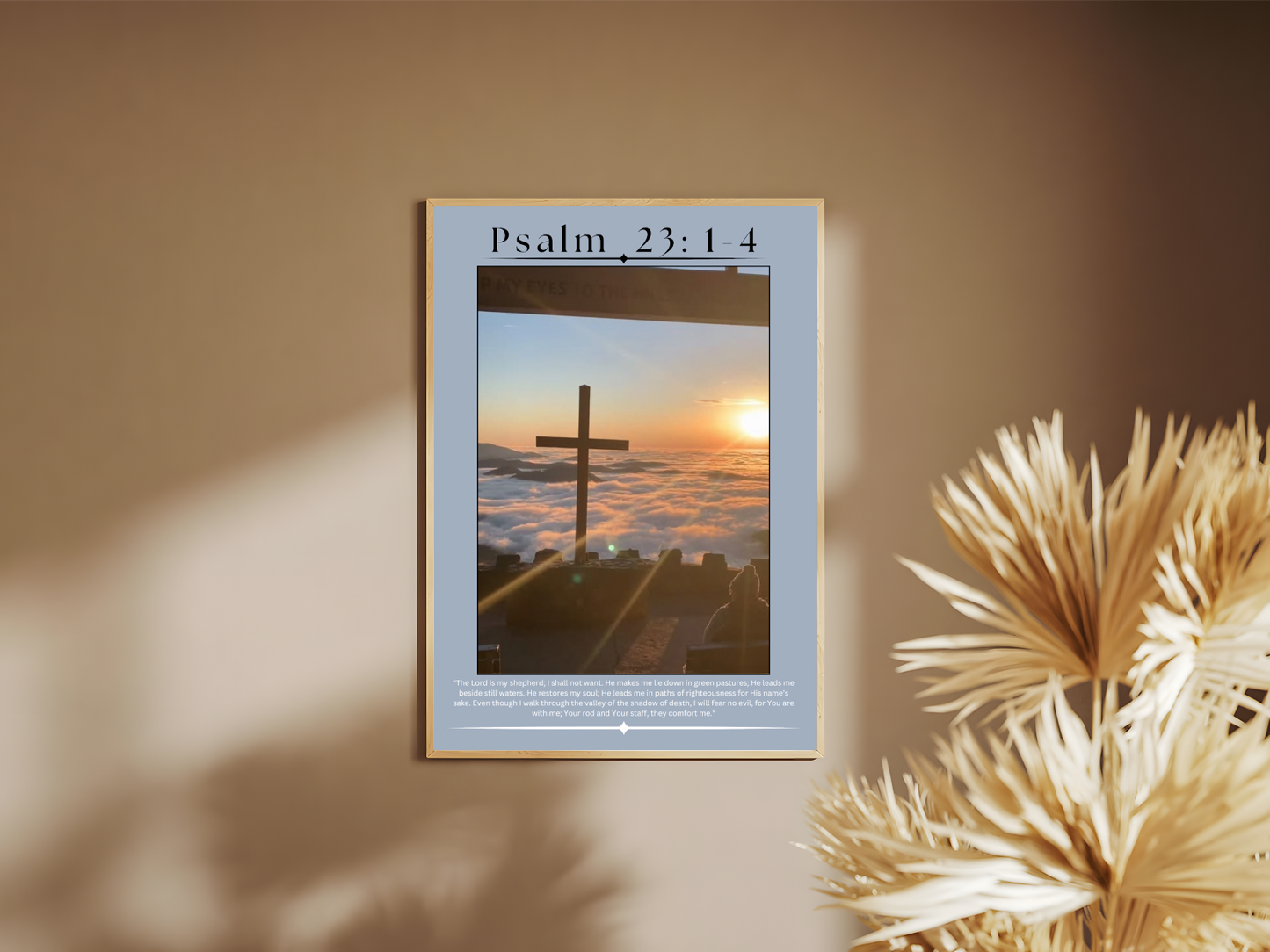 Wohnzimmer Poster mit Rahmen von Religiösen Kreuz und Landschaft und Himmel Wolken Sonne mit blauer umrandung Religiöser überschrift und Bibelzitat in blau schwarz orange weiß