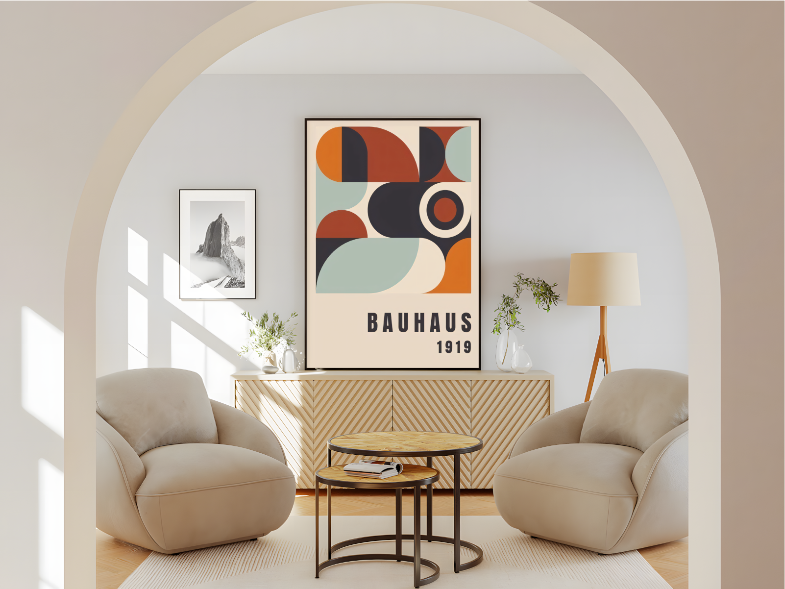 Wohnzimmer Poster mit Rahmen Bauhaus Ausstellung 1919 mit orange rot schwarz in geometrischen Formen auf Beigen hintergrund