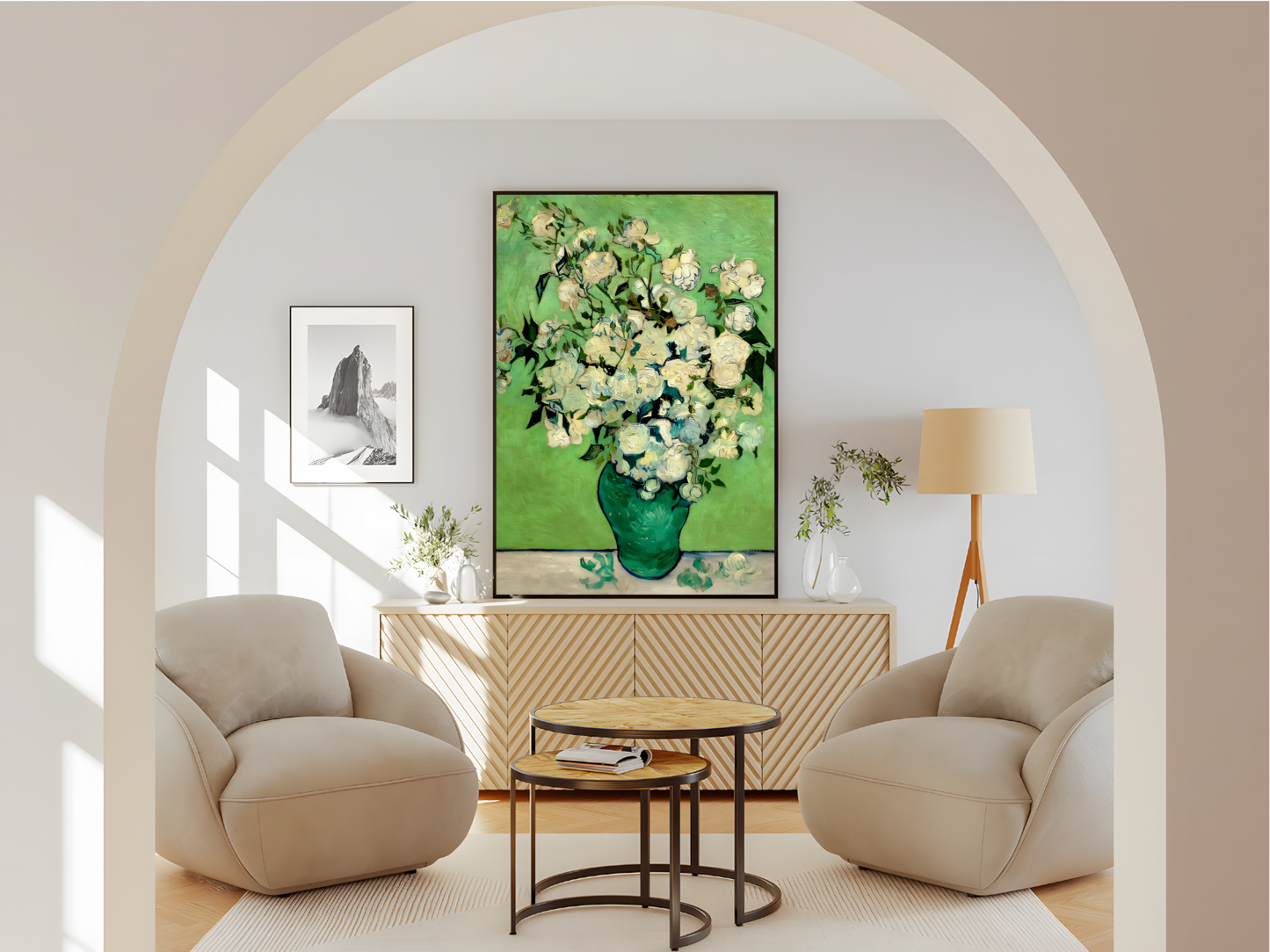 Wohnzimmer Poster mit Rahmen Gemälde einer Vase mit Blumen auf Boden und grüner Wand weiß beige grün 