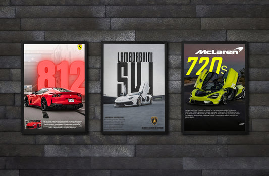 Close-up dreier Poster Bundle Set mit Rahmen von drei verschiednen Supercar Autro eines von ferrari 812 mit überschrift eines von Lamborghini SVJ auf grauen hintergrund und eines von Mclaren 720 mit Landschaftlichen hintergrund alle mit beschreibung und überschrift