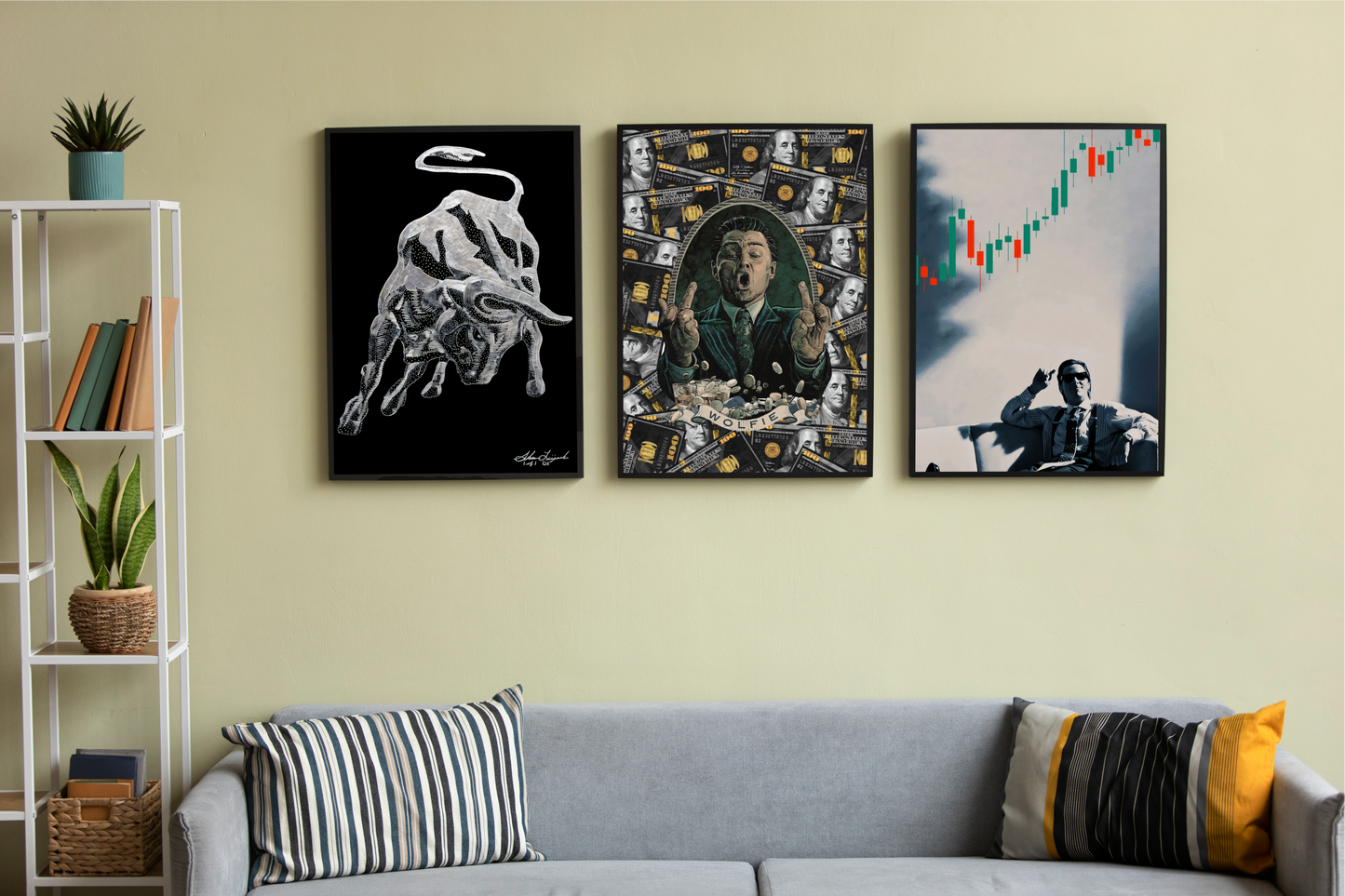 Wohnzimmer Close-up Poster mit Rahmen von 3 verschiedenen Wallstreet Postern eines von patrick Bateman mit Aktien Chart eines von gezeichneten Wallstreet Bullen eines von Jordan Belford mit Geldscheinene im gezeichneten Stil