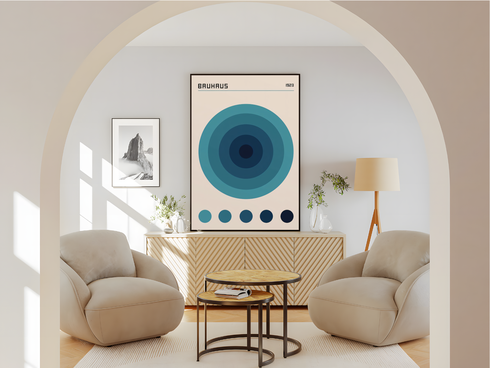 Wohnzimmer Poster mit Rahmen Bauhaus Ausstellung mit überschrift und geometrischen Formen Türkis Blauen Kreisen in verschiedenen Blautönen ineinander schwarz blau beige