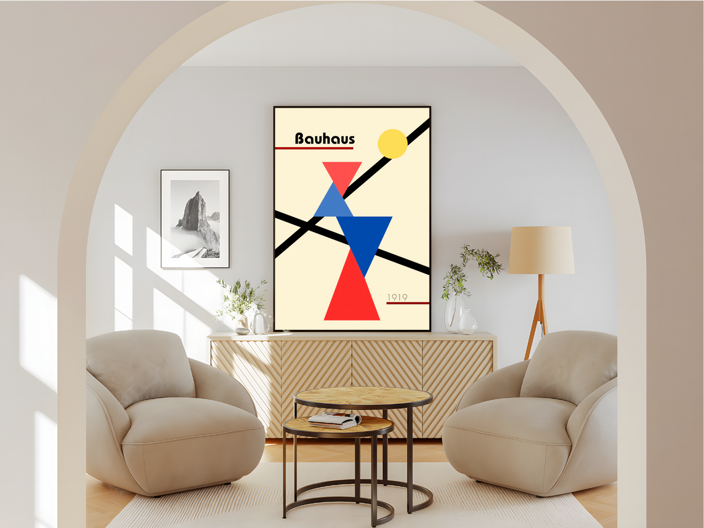 Wohnzimmer Poster mit Rahmen Bauhaus Austellung mit geometrischen Formen in rot blau orange schwarz mit dreiecken und linien und überschrift auf beigen hintergrund