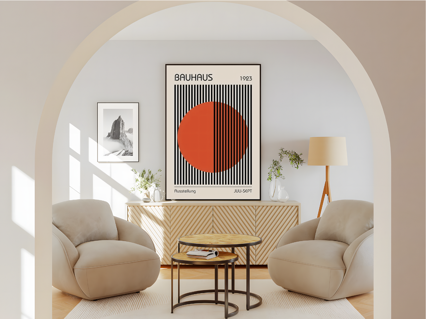 Wohnzimmer  Poster mit Rahmen von Bauhaus Ausstellung Design 1923 mt rotem Kreis und schwarzen Balken und Beigen hintergrund