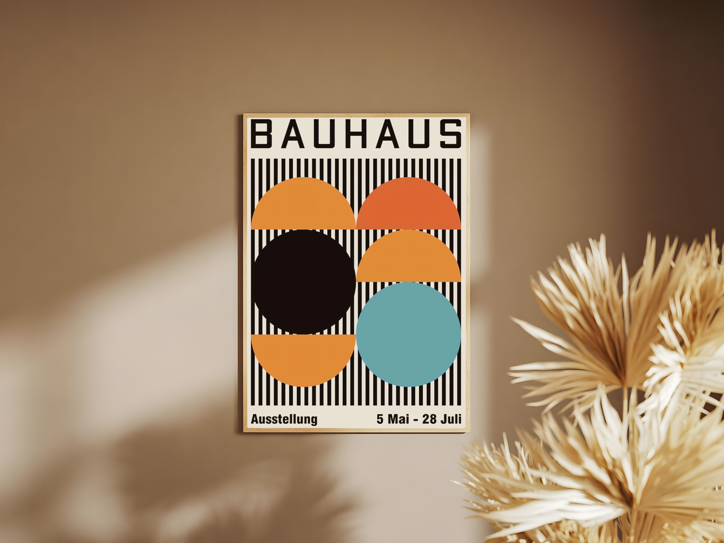 Holzrahmen Poster mit Rahmen Bauhaus Ausstellung mit Beschriftung und Überschrift und geometrischen Formen Kreisen und Halbkreisen mit schwarzen Balken in Blau schwarz beige orange gelb