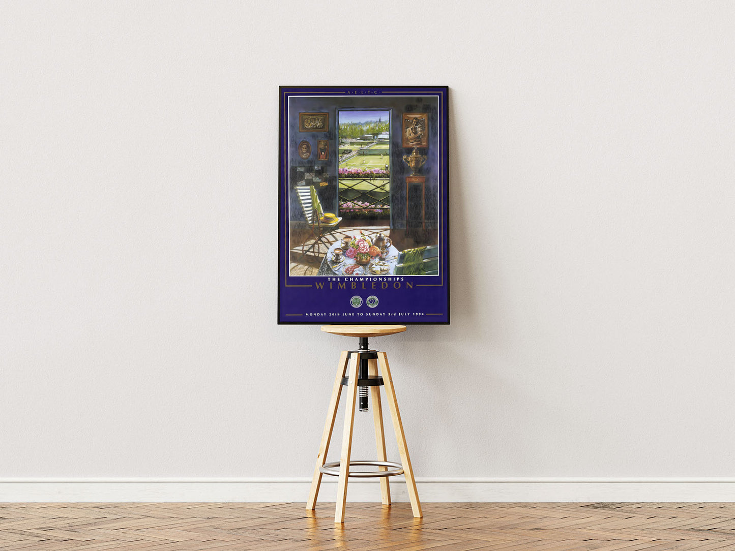 Poster ständer Poster mit Rahmen von einem Raum mit einer Türe mit Ausblick auf dem Tennisplatz in gezeichneten Vintage Still mit beschriftung in violett beige weiß blau