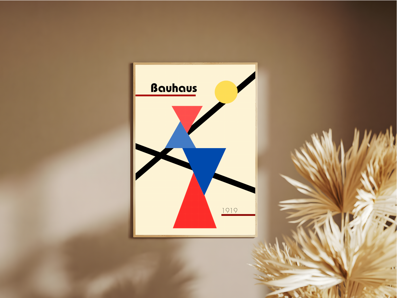 Holzrahmen Poster mit Rahmen Bauhaus Austellung mit geometrischen Formen in rot blau orange schwarz mit dreiecken und linien und überschrift auf beigen hintergrund