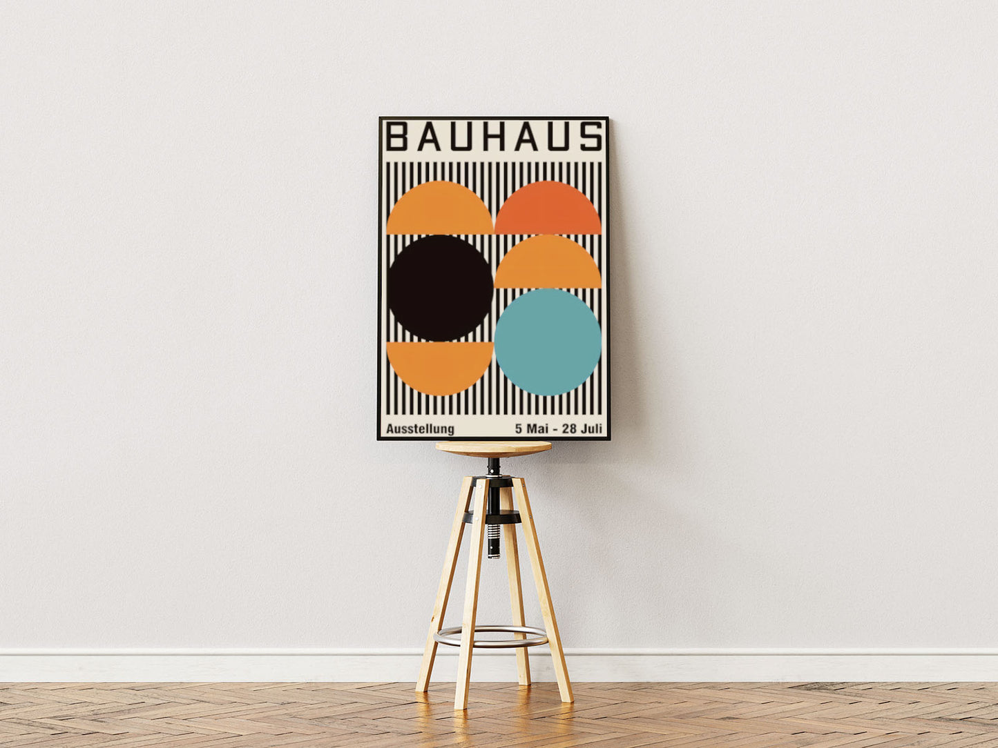 Poster mit Ständer Poster mit Rahmen Bauhaus Ausstellung mit Beschriftung und Überschrift und geometrischen Formen Kreisen und Halbkreisen mit schwarzen Balken in Blau schwarz beige orange gelb