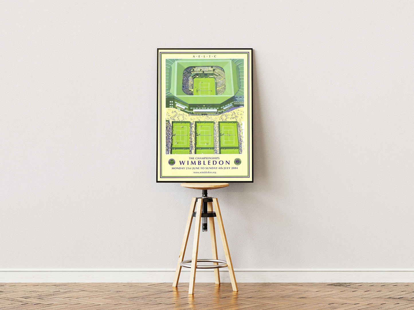 Poster ständer  Poster mit Rahmen Wimbledon Tennis Stadium aus der Vogelperspektive und Tennismatch in grün und beige