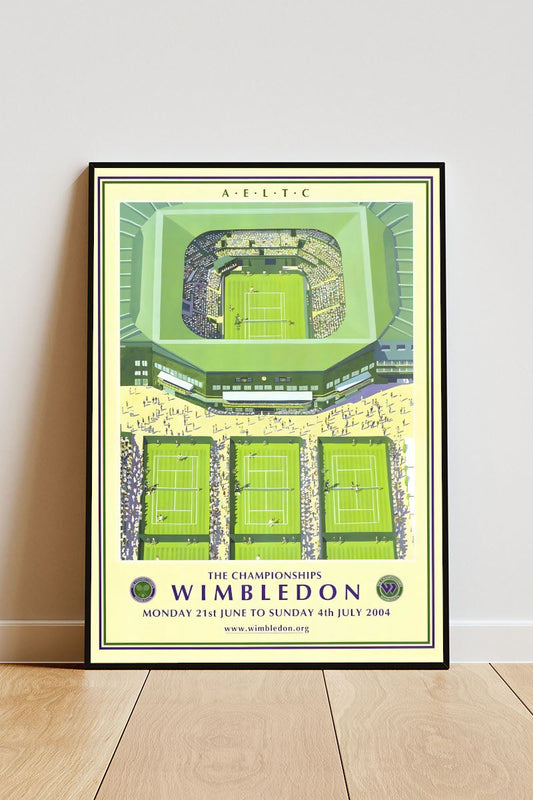 Close-up Poster mit Rahmen Wimbledon Tennis Stadium aus der Vogelperspektive und Tennismatch in grün und beige