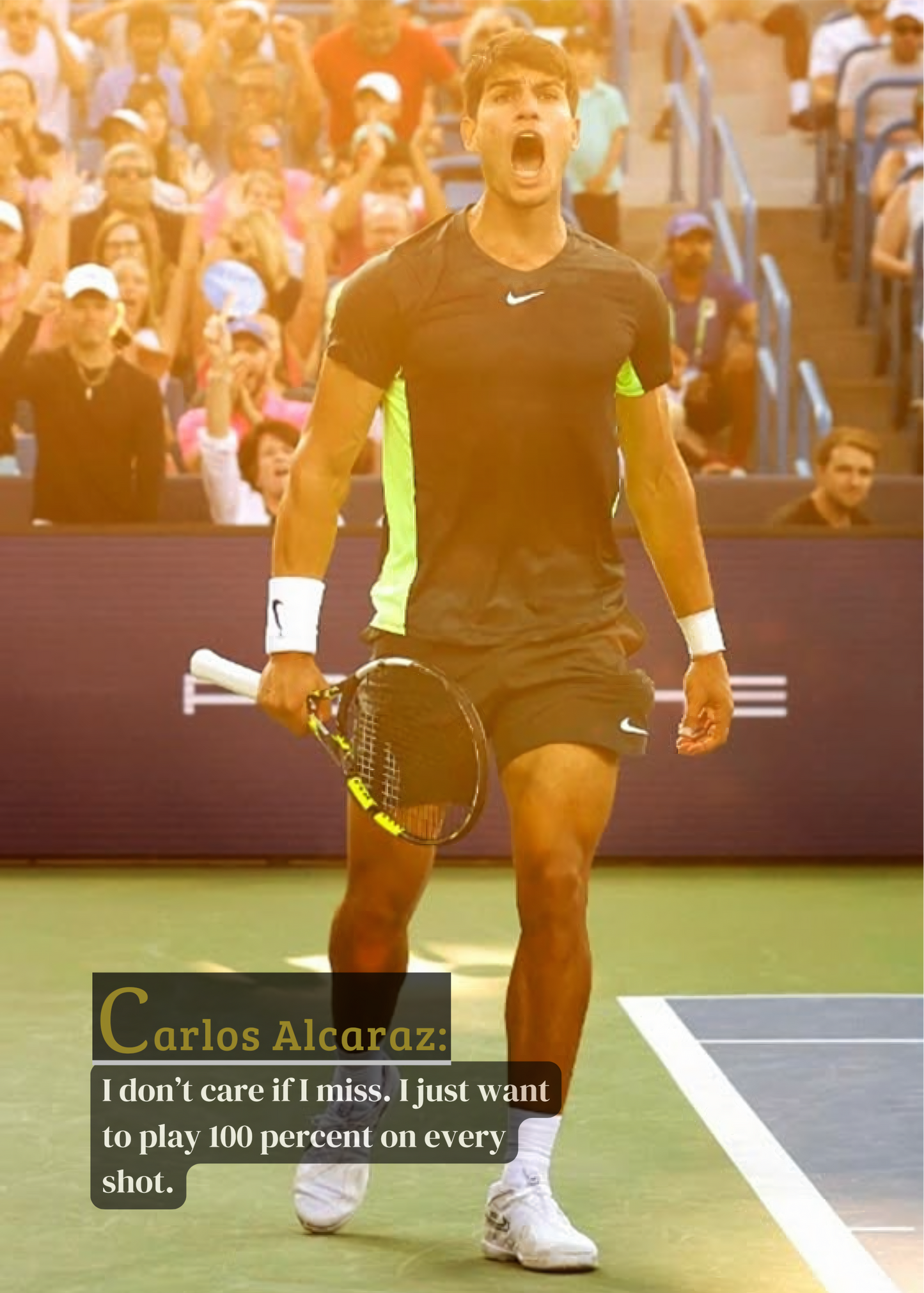 NahaufnahmePoster mit Rahmen Tennisspieler Carlos Alcaraz mit motivierenten Zitat und überschrift im Tennisstadium in gelb orange schwarz