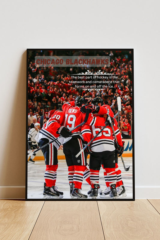 Close-up Poster mit Rahmen Hockeyteam auf Eishockeyplatz im Eishockeystadium mit Publikum in Rot schwarz weiß