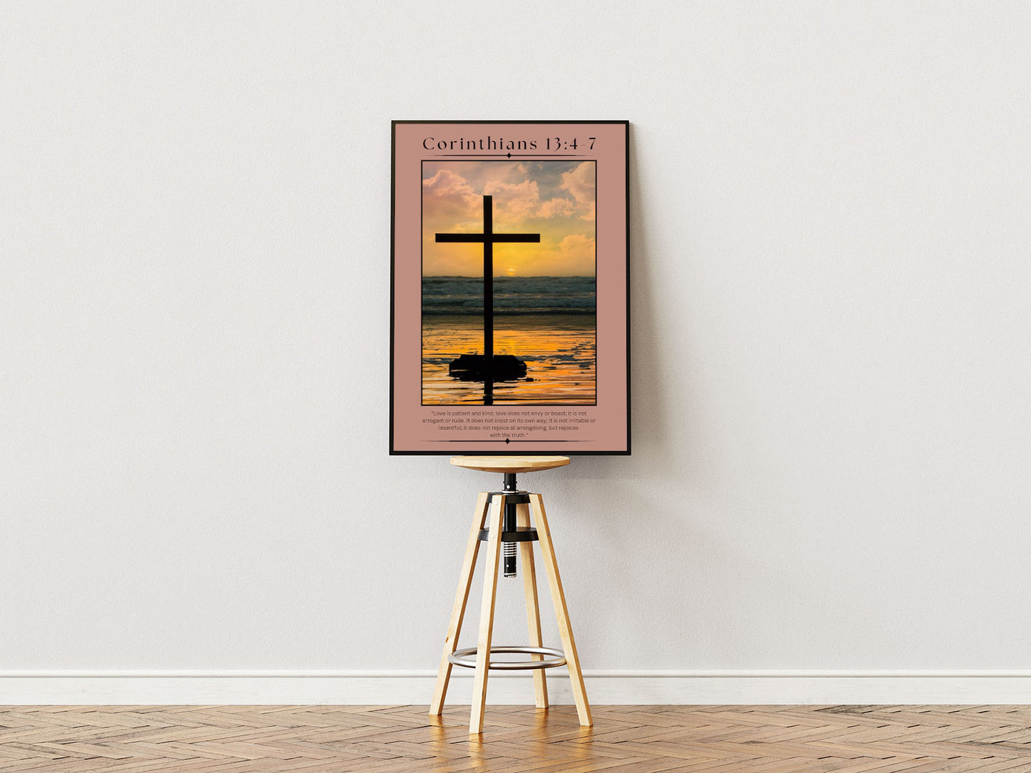 Poster ständer Poster mit Rahmen von Landschaft und Meer mit religiösen Kreuz und Bibelzitat und Überschrift und Sonnenuntergang mit Rosa umrandung in rosa schwarz orange blau weiß