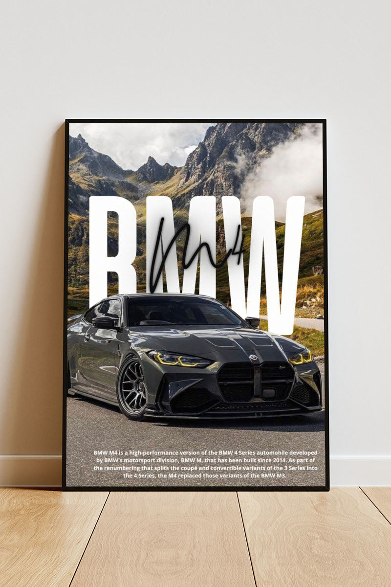 Close-up Poster mit Rahmen von BMW M4 mit Bergen und Landschaft im Hintergrund in grau weiß grün mit beschriftung und überschrift