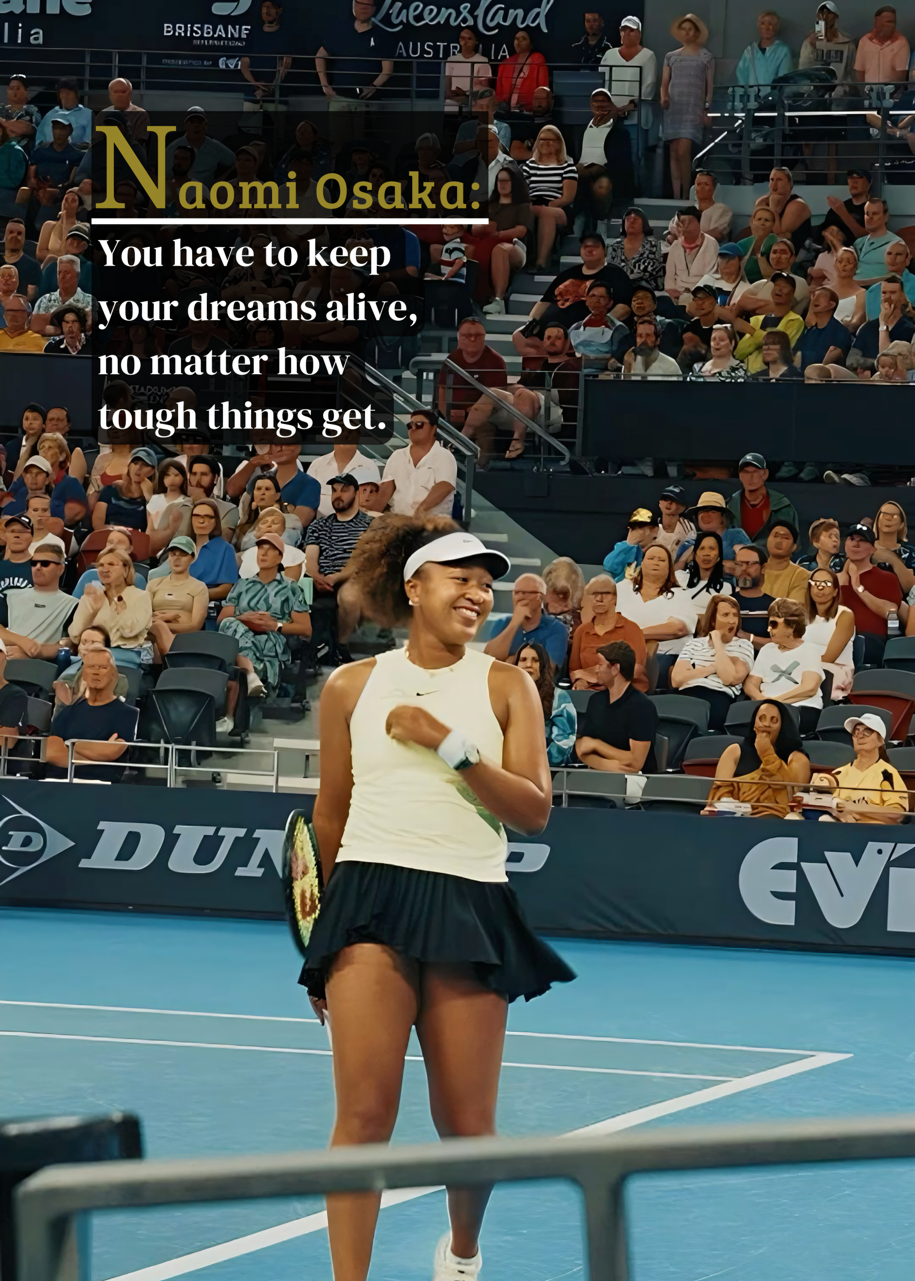 Nahaufnahme Poster mit Rahmen Tennisspieler Naomi Osaka auf Tennisplatz in Tennis Arena mit motivationsspruch und überschrift in blau grau schwarz