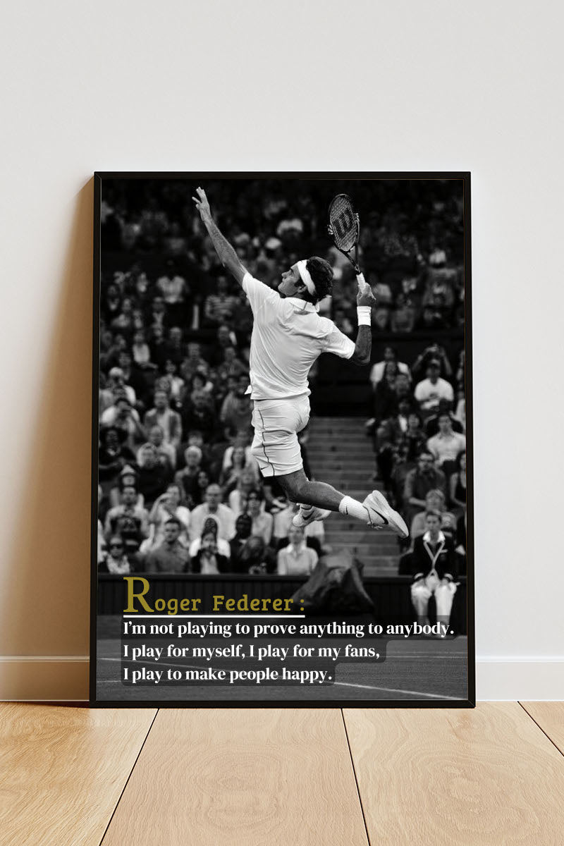 Close-up Poster mit Rahmen Tennisspieler Roger Federer beim Tennisspielen mit motivierenden Zitat und überschrift in Schwarz weiß und Grau