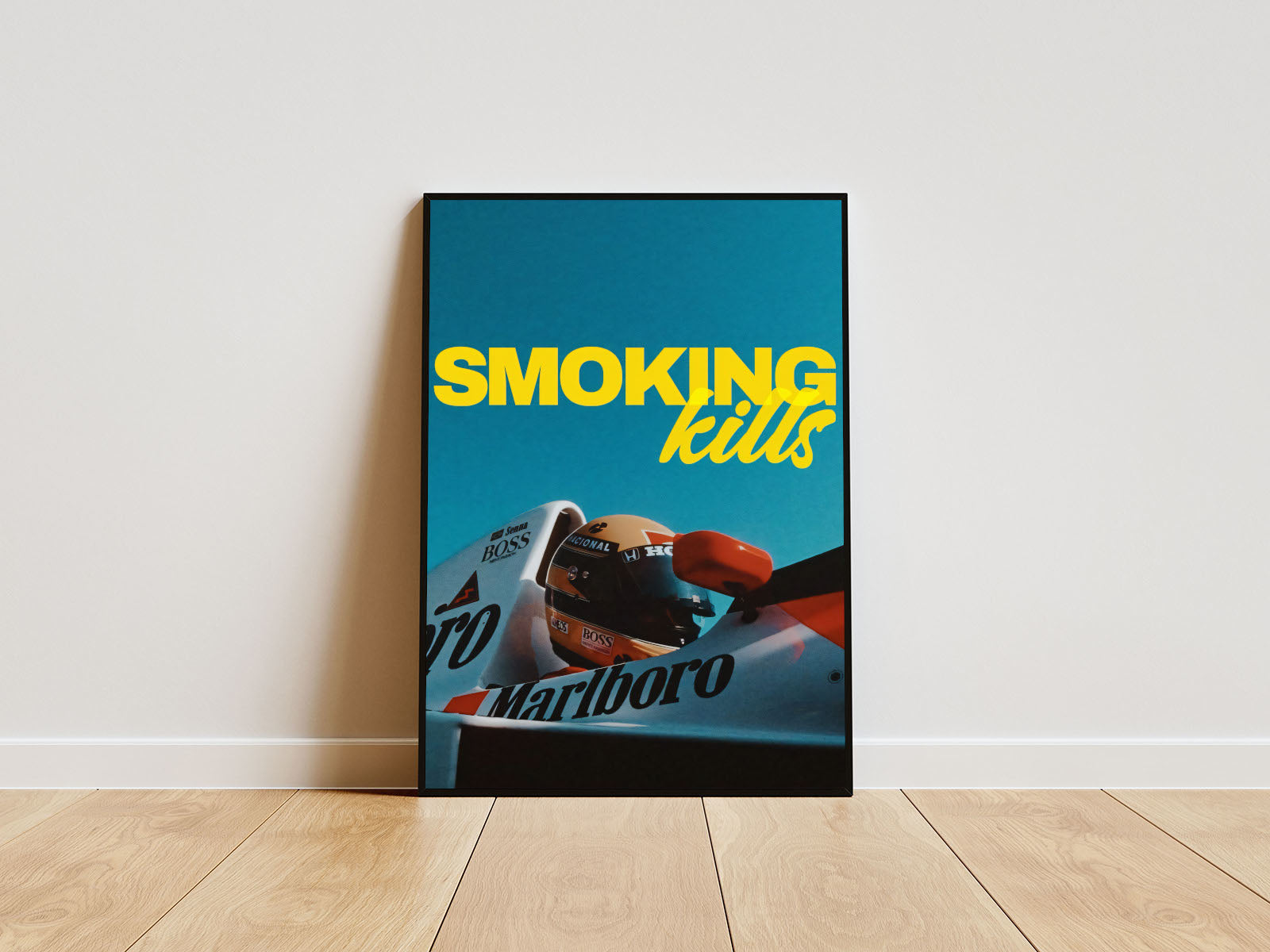 Close-up Poster mit Rahmen Vintage Formel 1 Auto mit Senna und blauen Himmel und spruch smoking kills in gelb blau rot weiß schwarz