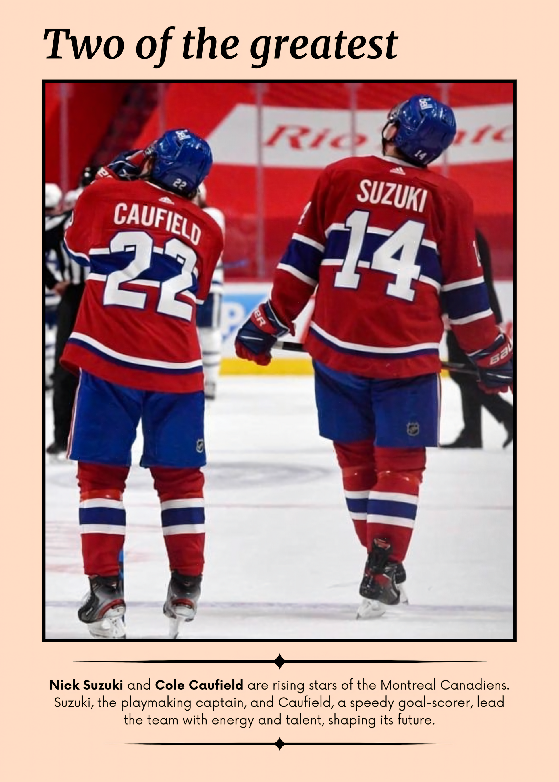 Nahaufnahme Poster mit Rahmen von 2 Eishockeyspielern mit Beiger Umrandung und Überschrift und Text im Eishockeystadium auf Eishockeyplatz in beige rot blau weiß