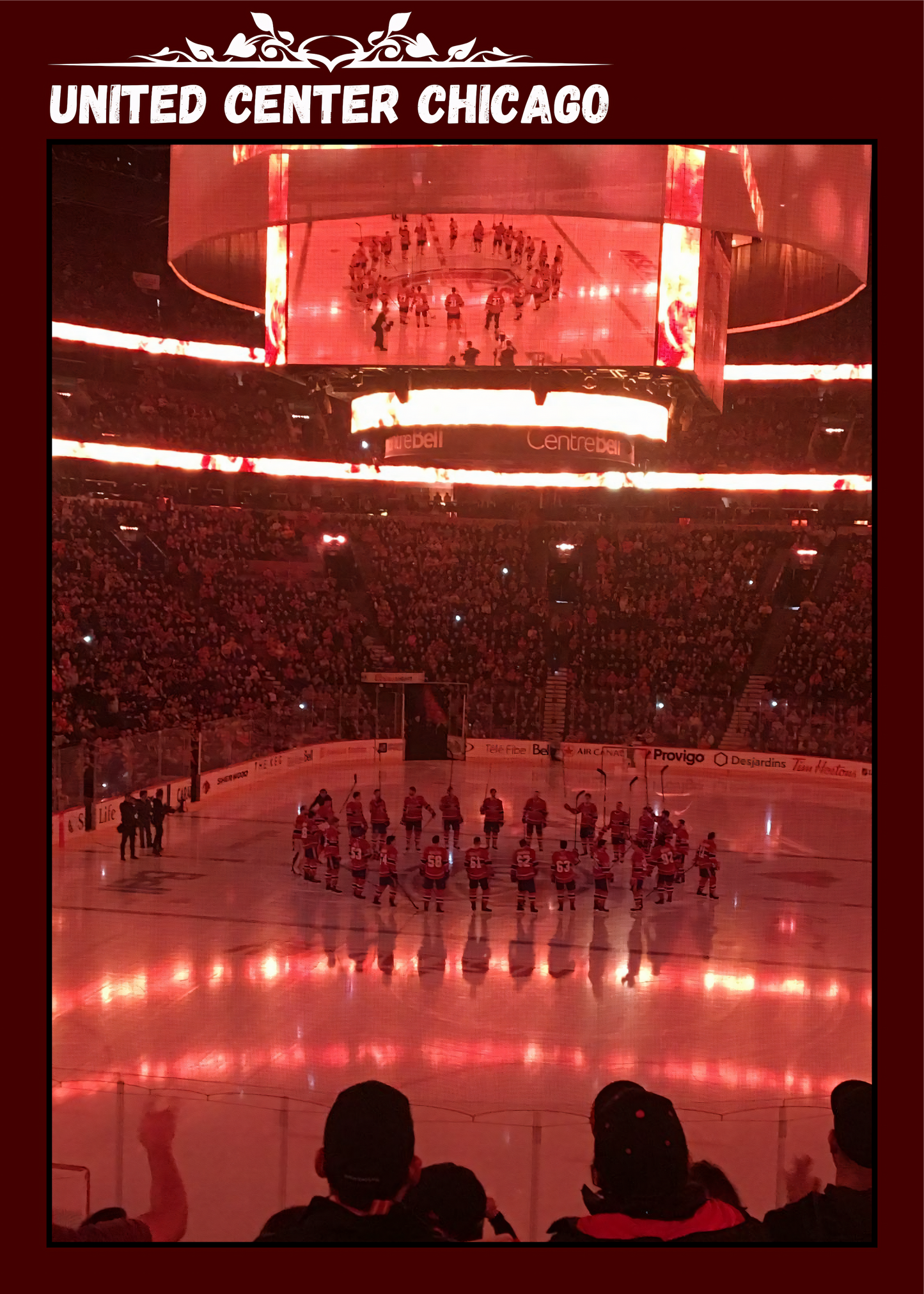 Nahaufnahme Poster mit Rahmen von Eishockeyplatz im Eishockeystadium mit Publikum und Hockeymannschaft mit überschrift in Rot, weiß