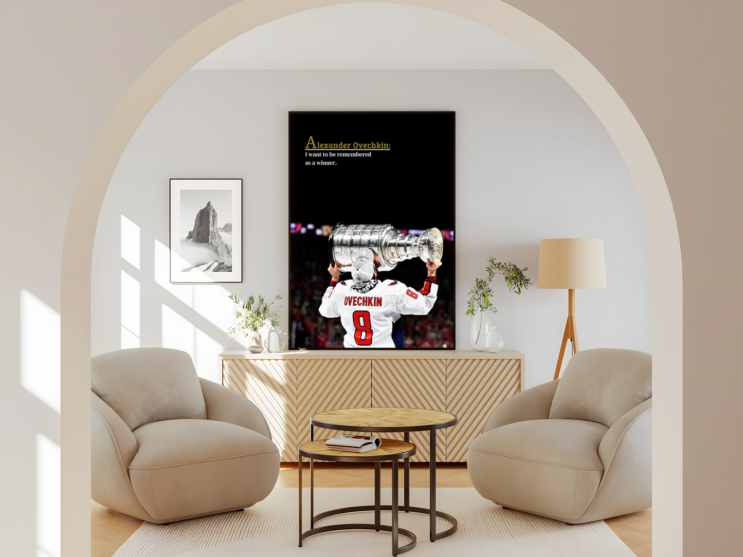 Wohnzimmer  Poster mit Rahmen Hockeyspieler küsst gewonnen Pokal in einem Hockeystadium mit Fans im hintergrund und Motivationszitat und überschrift in schwarz rot weiß