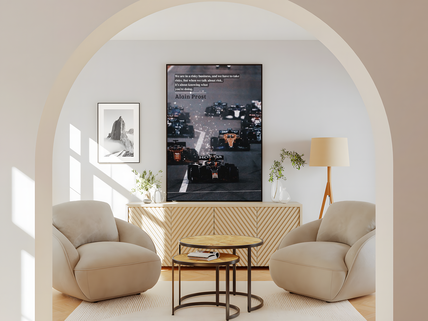 Wohnzimmer Poster mit Rahmen mit verschiedenen Formel 1 Poster mit motivationsspruch und überschrift auf Rennstrecke in orange rot grau schwarz weiß