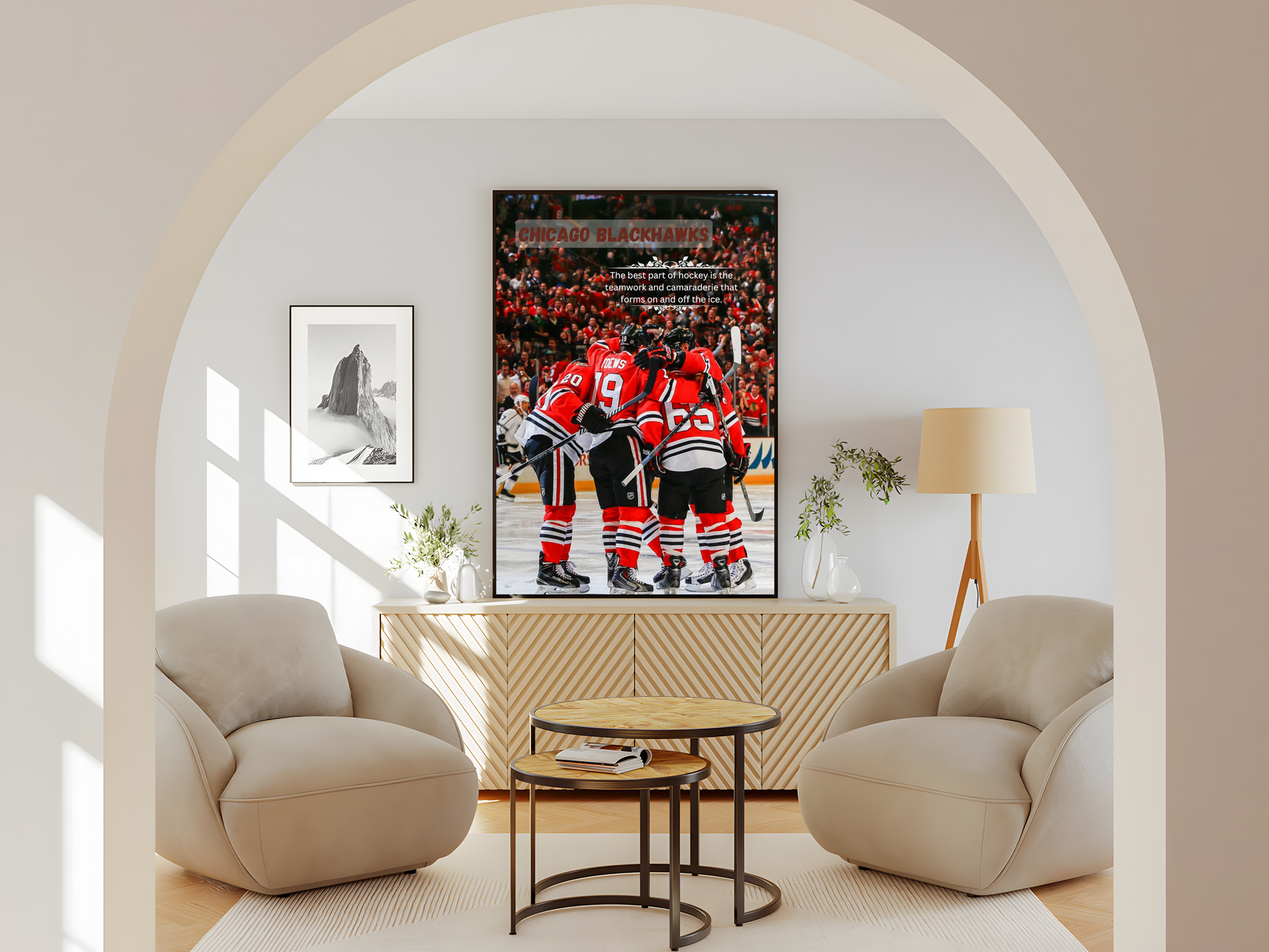 Wohnzimmer Poster mit Rahmen Hockeyteam auf Eishockeyplatz im Eishockeystadium mit Publikum in Rot schwarz weiß