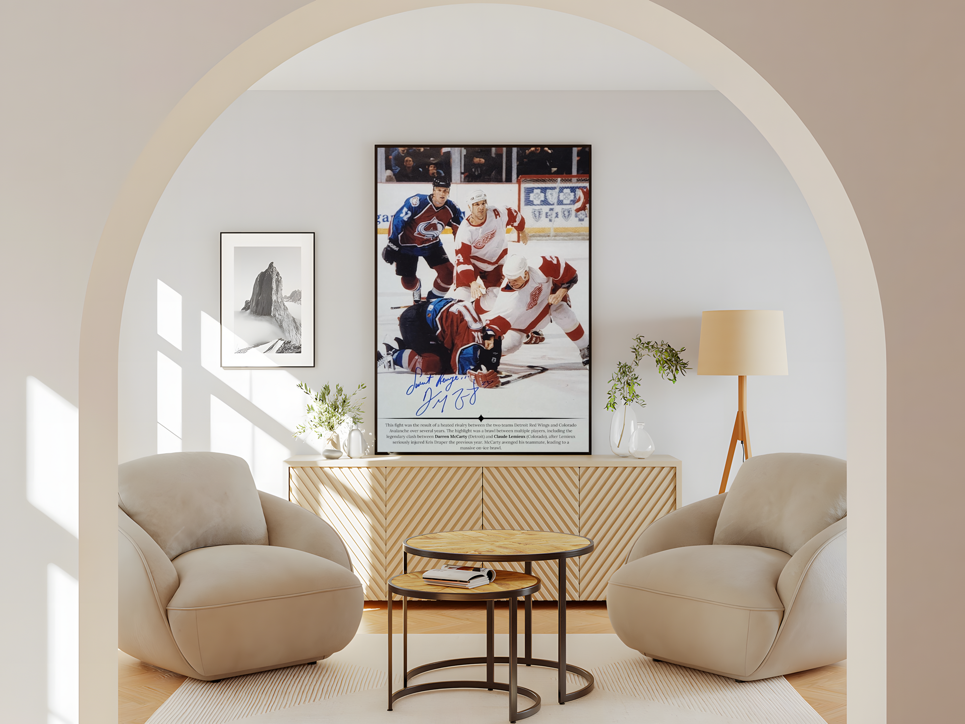 Wohnzimmer Poster mit Rahmen von Eishockeyspielern beim Eishockeykampf auf Eishockeyplatz im  Eishockeystadium mit Publikum und Text in rot und blau und weiß