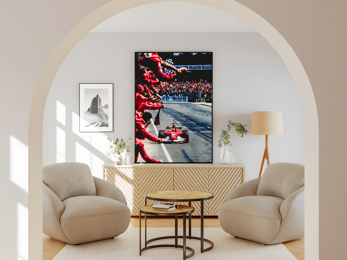 Wohnzimmer Poster mit Rahmen Michael Schumacher fährt über Zielline beim Formel 1 Rennen und sein Team Jubelt mit Ferrari in rot blau grau schwarz weiß