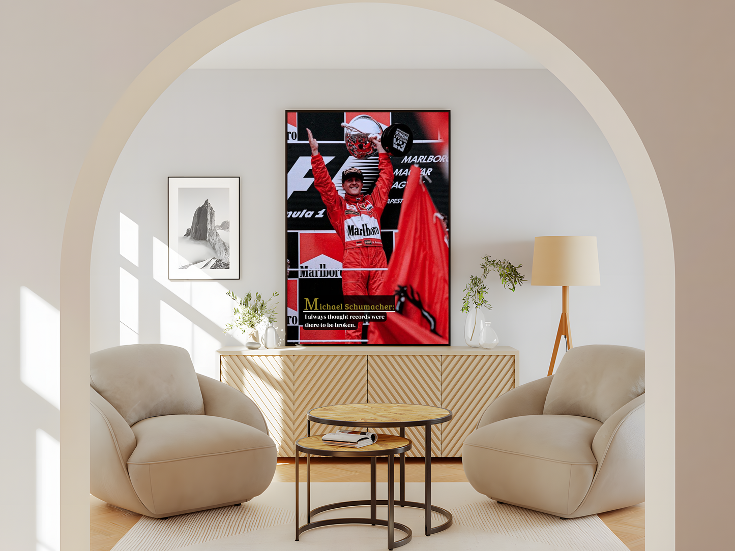 Wohnzimmer Poster mit Rahmen Formel 1 Rennfahrer Schumacher als Sieger mit Pokal bei der Siegerehrung als Sieger jubeln mit motivationsspruch und überschrift in rot schwarz weiß