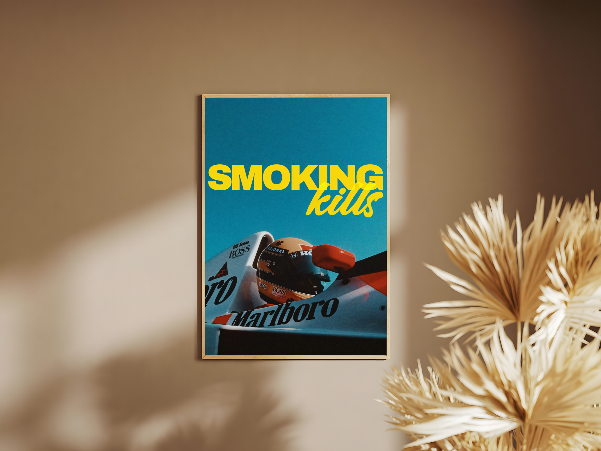 Wohnzimmer Poster mit Rahmen Vintage Formel 1 Auto mit Senna und blauen Himmel und spruch smoking kills in gelb blau rot weiß schwarz