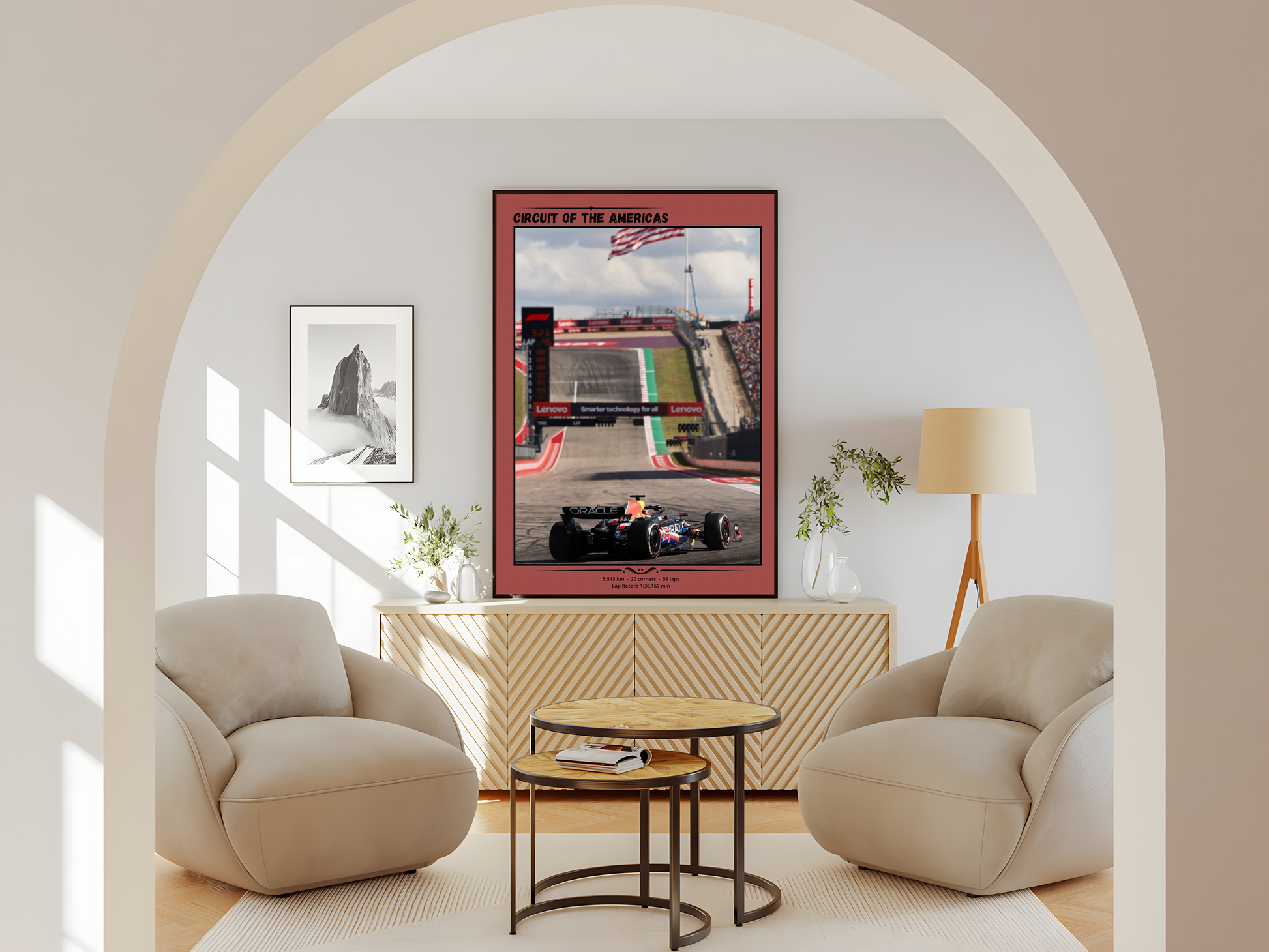 Wohnzimmer Poster mit Rahmen Formel 1 Auto auf Rennstrecke mit Landschaft und Rennstrecke im Hintergrund und Beschriftung und Überschrift und umrandung in rot, rot beige blau schwarz grau